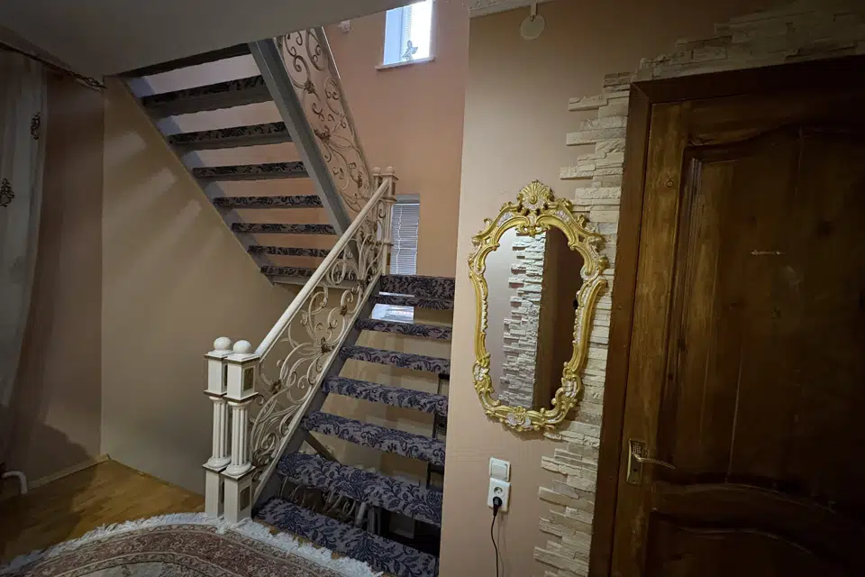 Продаётся 2-этажный дом, 360 м²