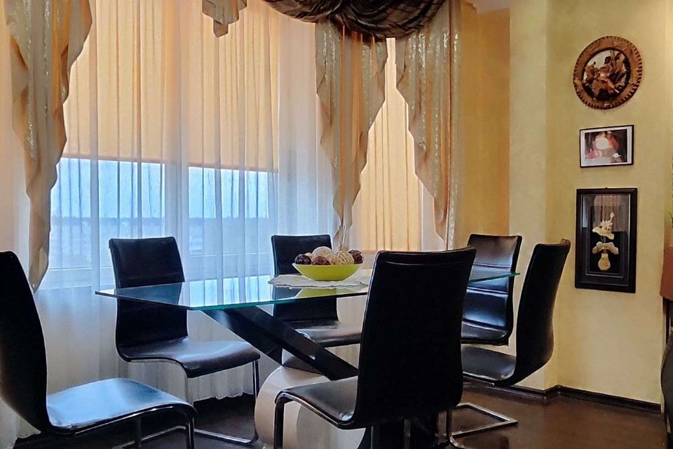 Продаётся 3-комнатная квартира, 115 м²