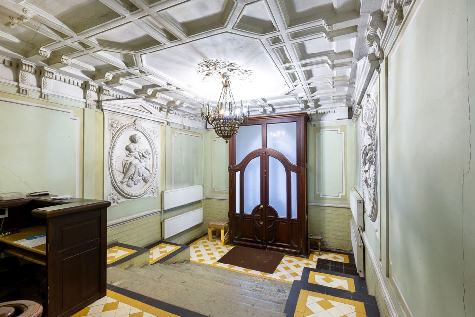 Продаётся 4-комнатная квартира, 169.6 м²