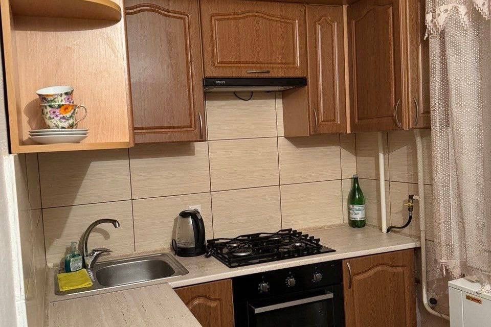 Продаётся 3-комнатная квартира, 45.6 м²