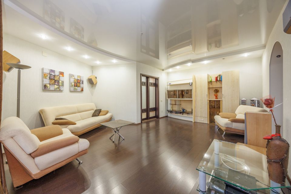 Продаётся 4-комнатная квартира, 111.2 м²