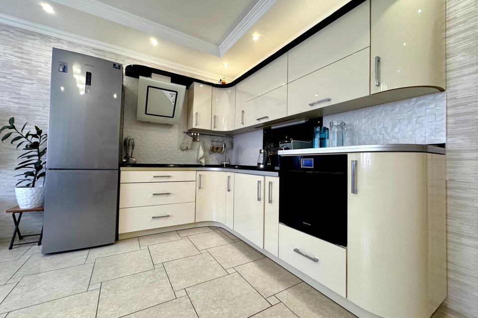 Продаётся 1-комнатная квартира, 61 м²