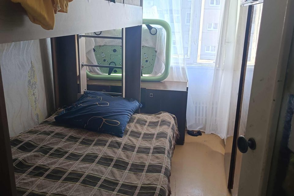 Продаётся 4-комнатная квартира, 57 м²