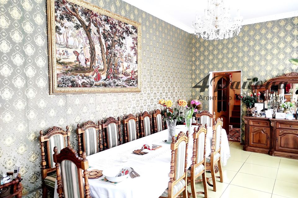 Продаётся 3-этажный дом, 400 м²