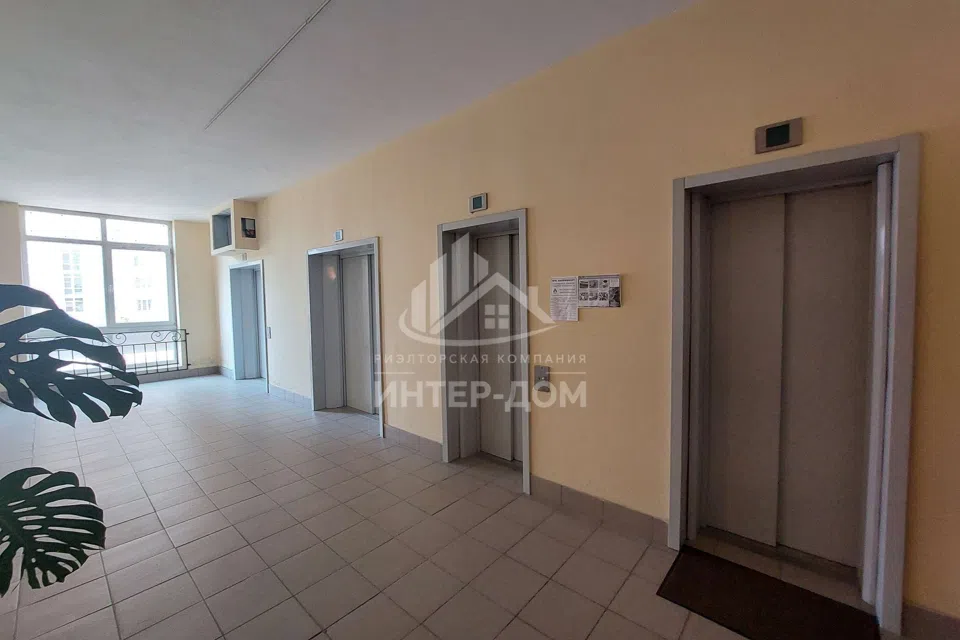 Продаётся 4-комнатная квартира, 137 м²