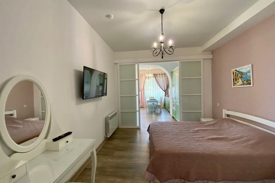 Продаётся 3-комнатная квартира, 102.3 м²