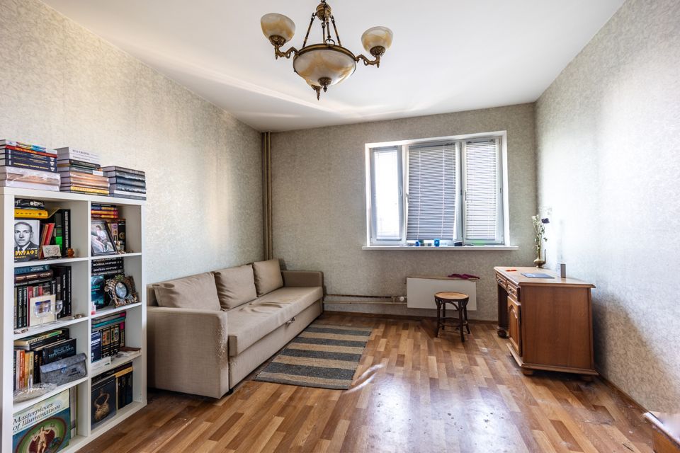 Продаётся 4-комнатная квартира, 180 м²