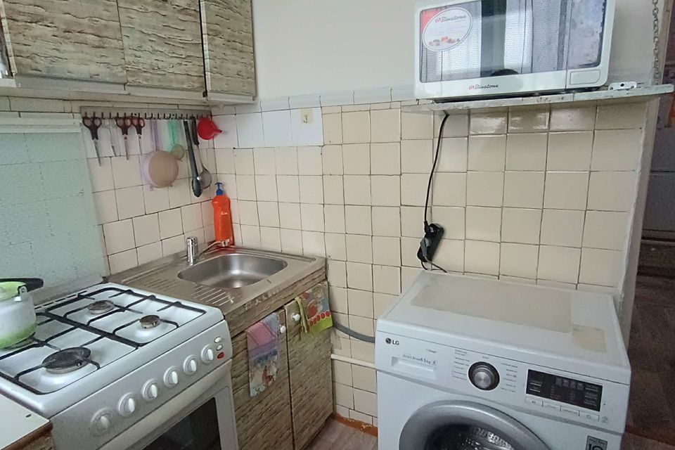 Продаётся 3-комнатная квартира, 56.9 м²
