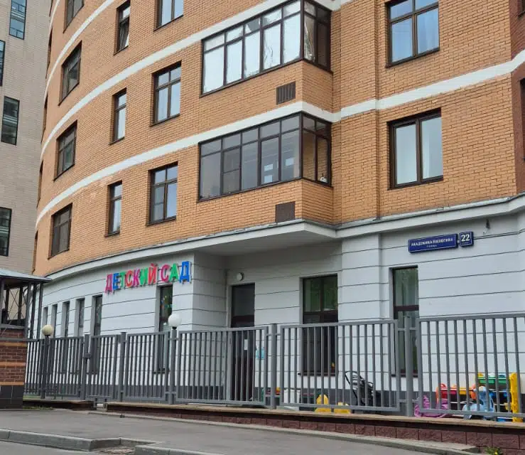 Продаётся 4-комнатная квартира, 140 м²