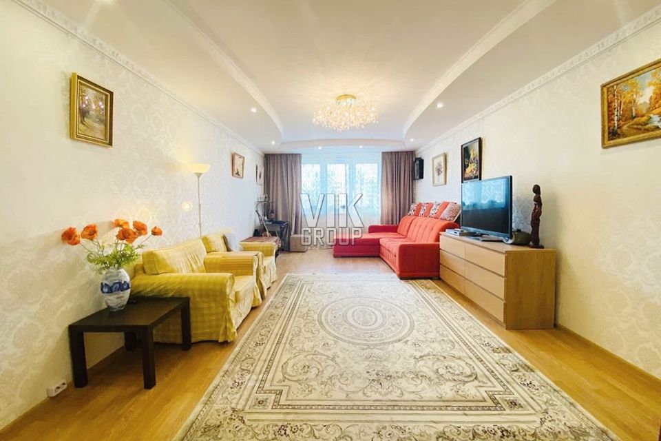 Продаётся 3-комнатная квартира, 140 м²