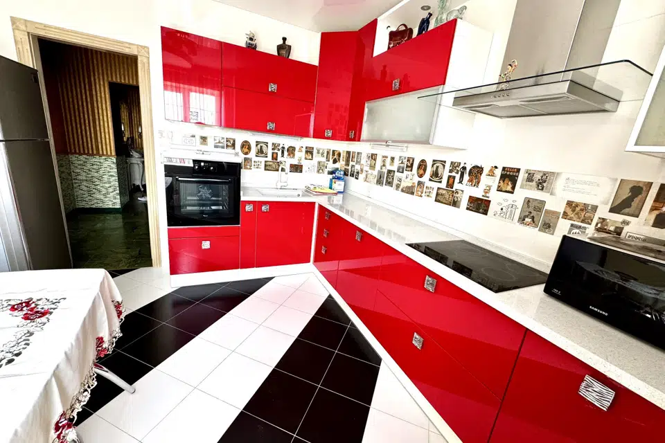 Продаётся 2-комнатная квартира, 70.6 м²