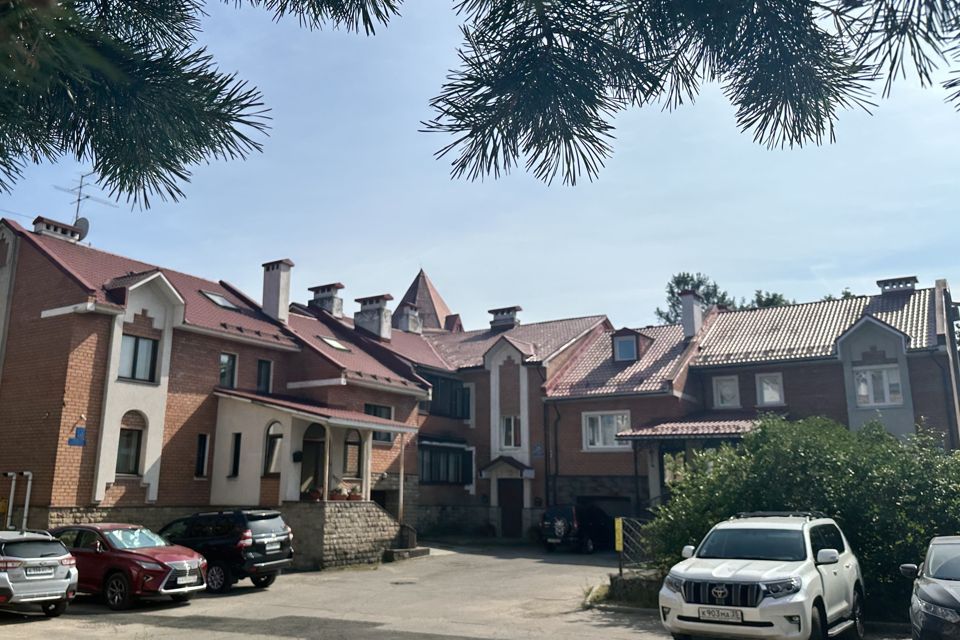 Продаётся 3-комнатная квартира, 93 м²