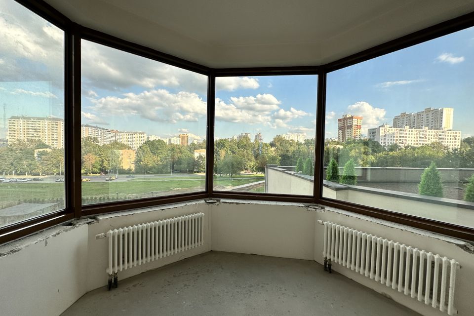 Продаётся 3-комнатная квартира, 105.6 м²