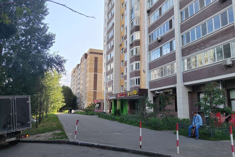 Продаётся 3-комнатная квартира, 956 м²