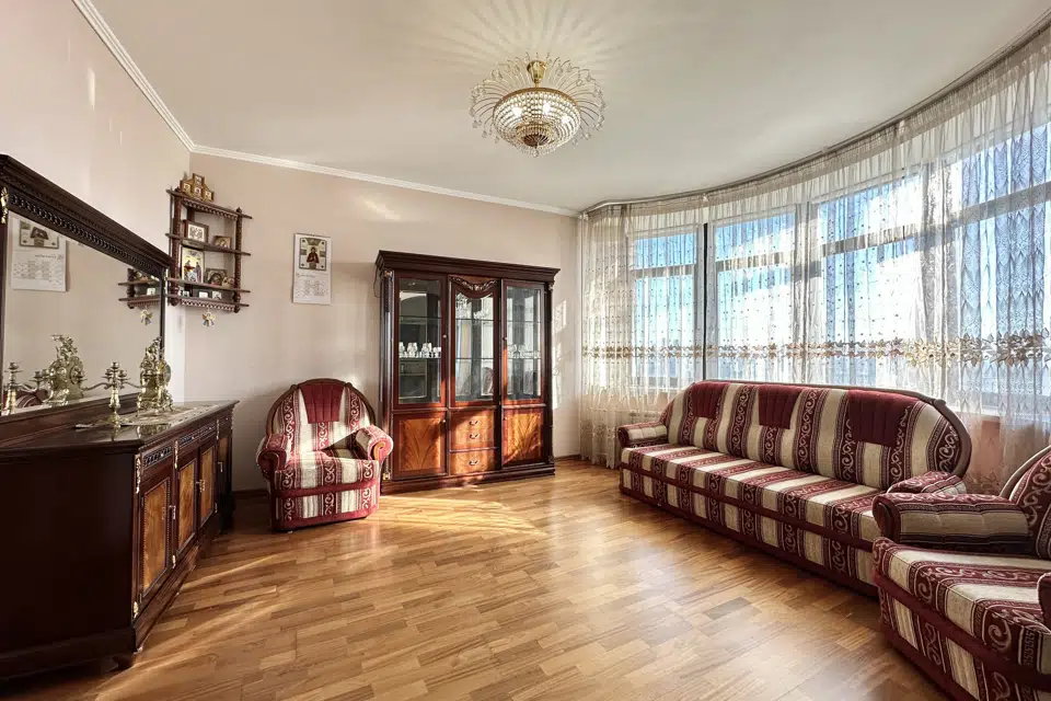 Продаётся 3-комнатная квартира, 123 м²
