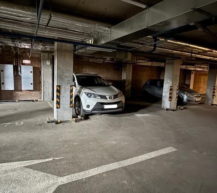 Продаётся машиноместо, 17 м²