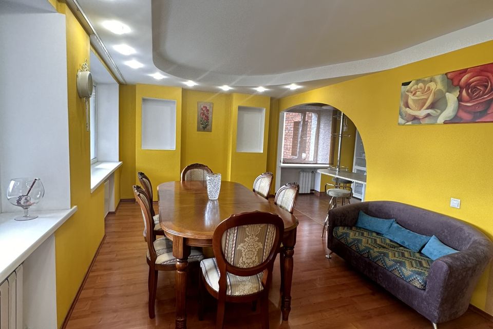 Продаётся 3-комнатная квартира, 98 м²