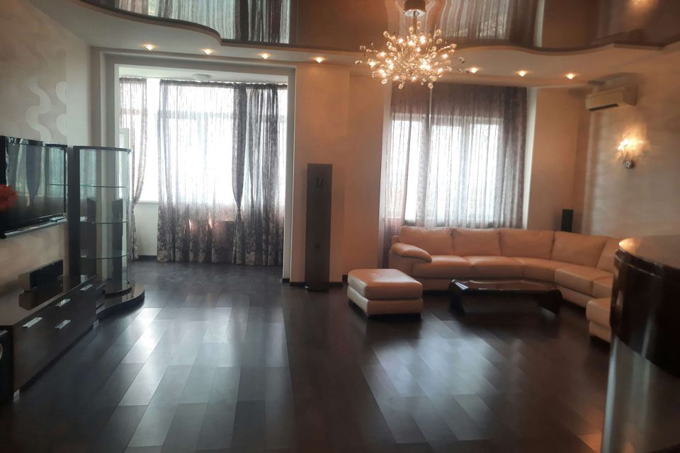 Сдаётся 4-комнатная квартира, 180 м²