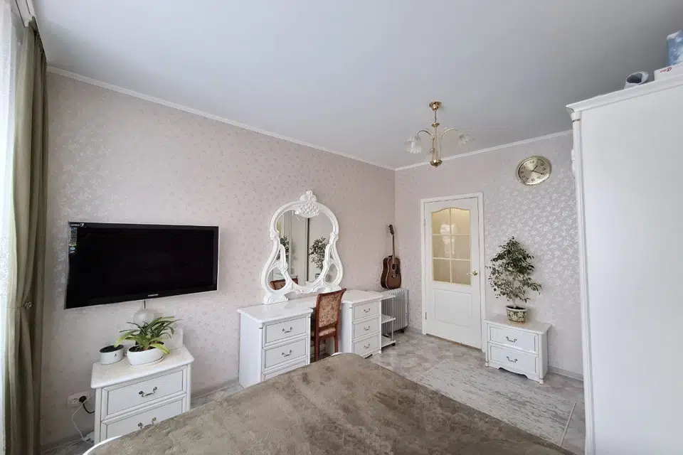 Продаётся 4-комнатная квартира, 79.4 м²
