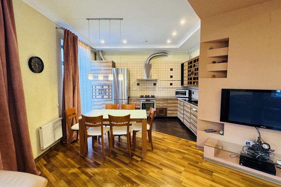 Продаётся 2-комнатная квартира, 75.7 м²