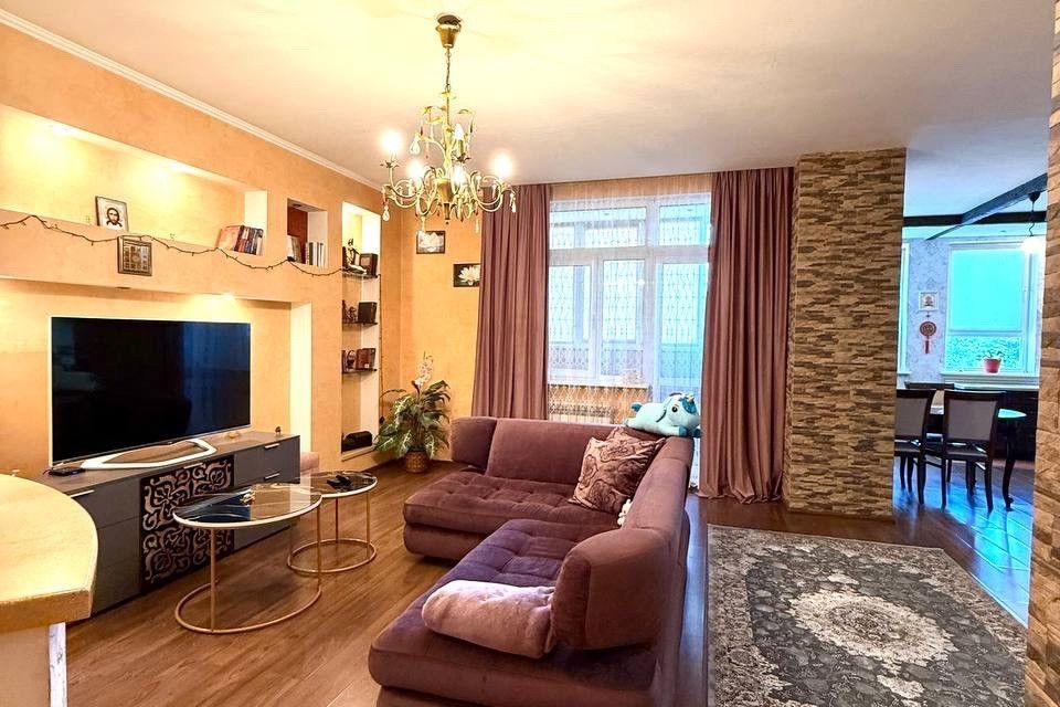 Продаётся 3-комнатная квартира, 119.2 м²