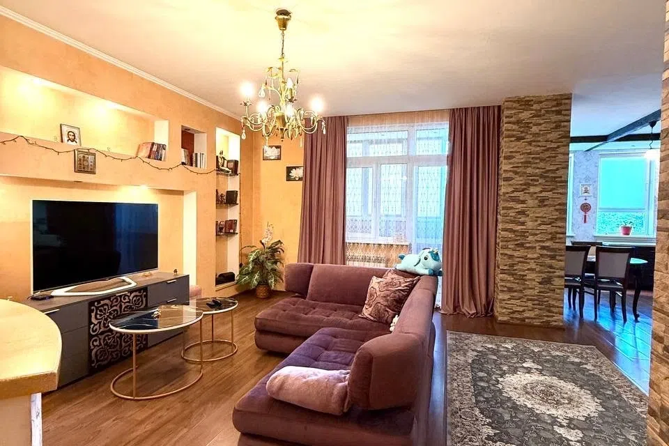 Продаётся 3-комнатная квартира, 119.2 м²