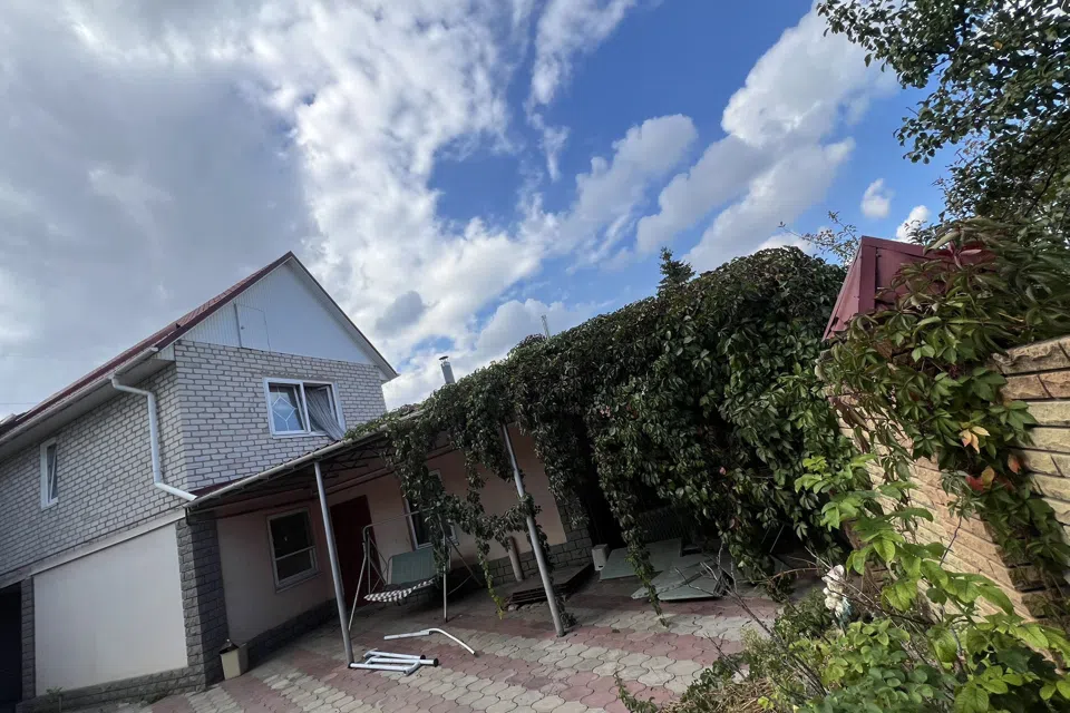 Продаётся 2-этажный дом, 330 м²
