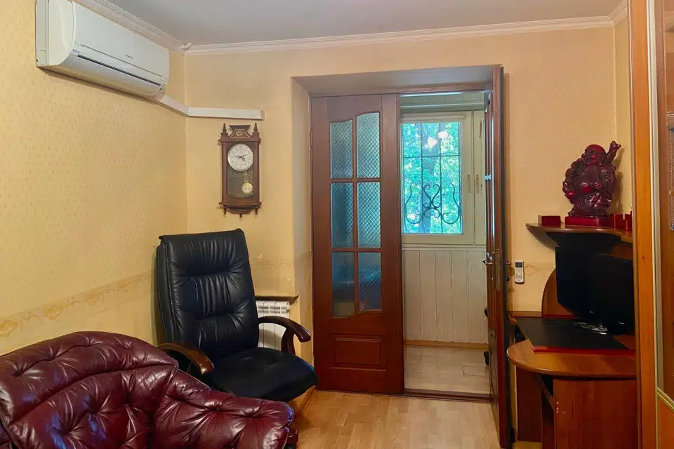 Продаётся 4-комнатная квартира, 107 м²
