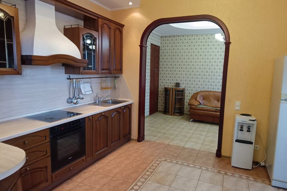 Продаётся 3-комнатная квартира, 107.2 м²