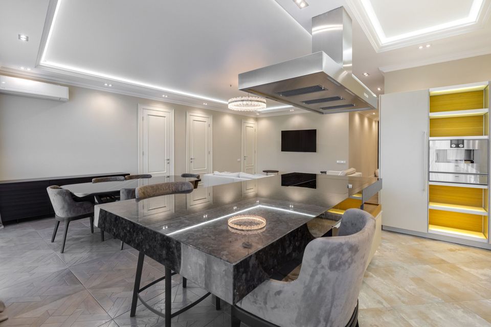 Продаётся 4-комнатная квартира, 173.3 м²