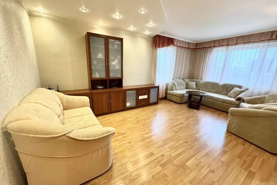 Продаётся 4-комнатная квартира, 100 м²