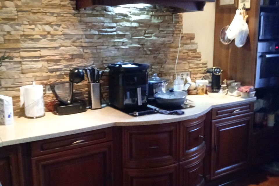 Продаётся 3-комнатная квартира, 101.7 м²