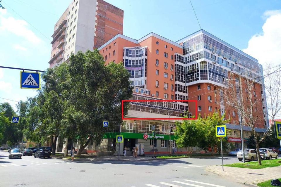 Продаётся 4-комнатная квартира, 180 м²