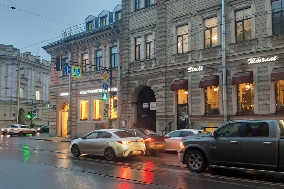 Продаётся 3-комнатная квартира, 140.2 м²