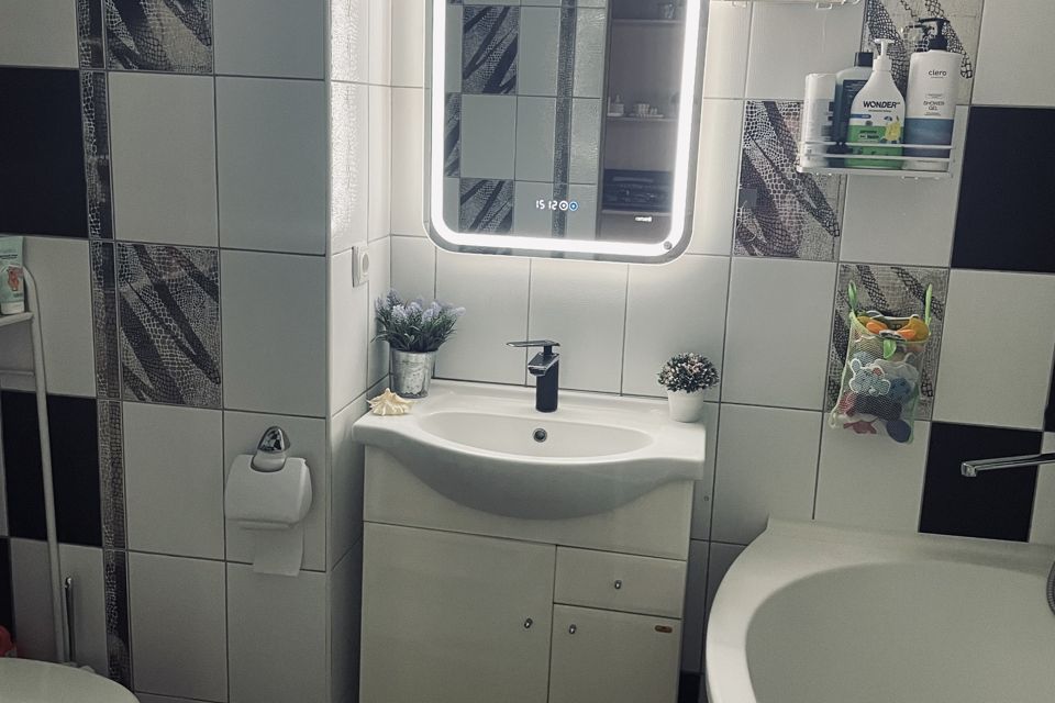 Продаётся 3-комнатная квартира, 72 м²