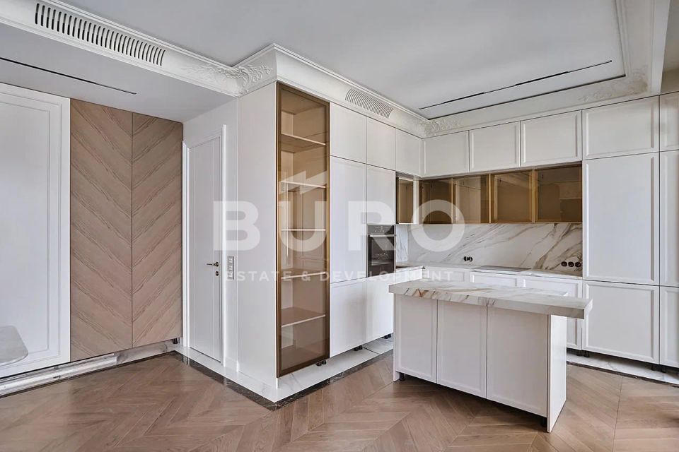 Продаётся 4-комнатная квартира, 125 м²