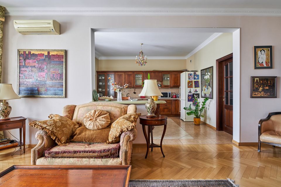 Продаётся 4-комнатная квартира, 162.6 м²