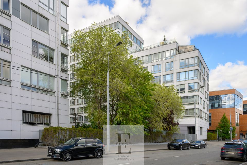 Продаётся 4-комнатная квартира, 222 м²