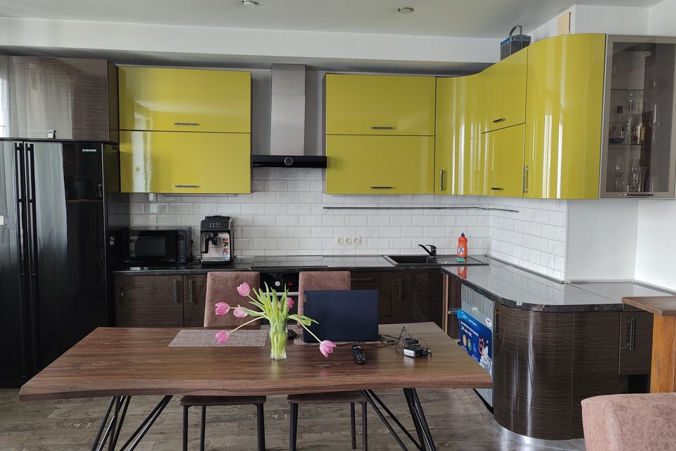 Продаётся 2-комнатная квартира, 72.7 м²