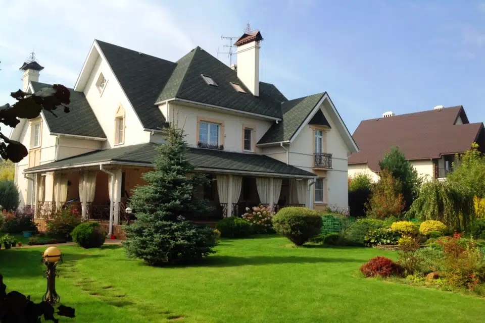 Продаётся 3-этажный дом, 327.2 м²
