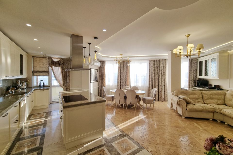 Продаётся 4-комнатная квартира, 160 м²