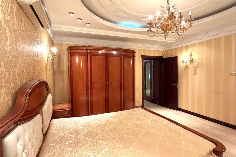 Продаётся 4-комнатная квартира, 148.9 м²