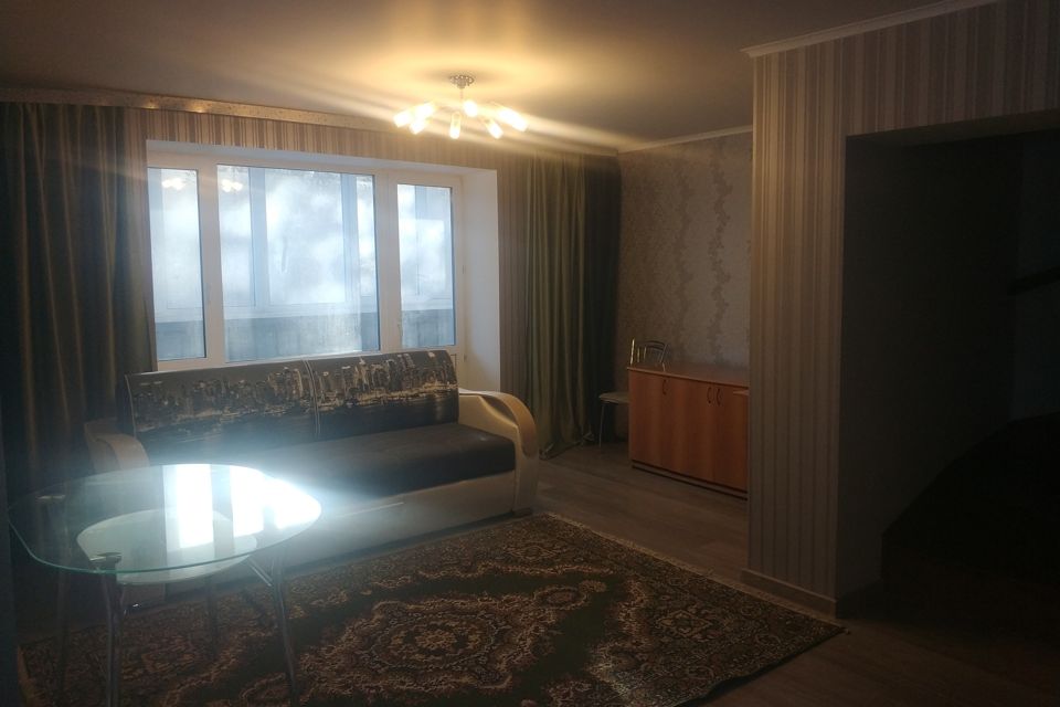 Продаётся 3-комнатная квартира, 135 м²