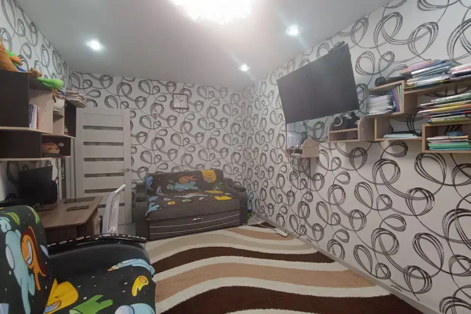Продаётся 3-комнатная квартира, 56.5 м²