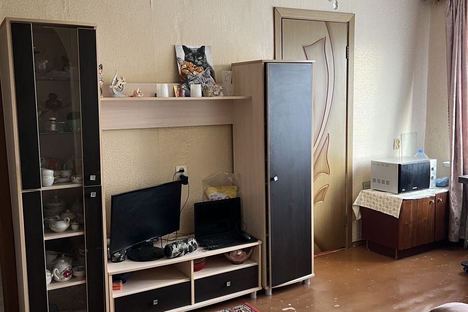 Продаётся 3-комнатная квартира, 41.9 м²