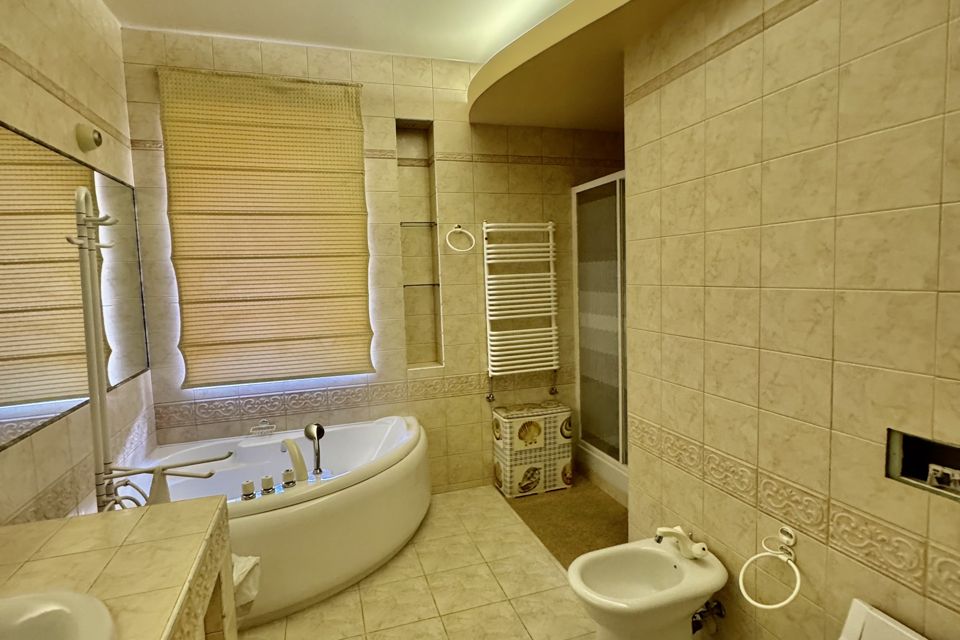 Продаётся 2-этажный дом, 245.9 м²