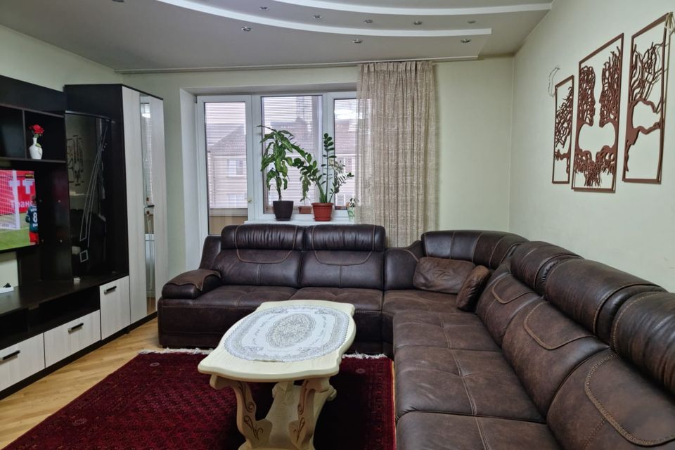 Продаётся 4-комнатная квартира, 143.3 м²