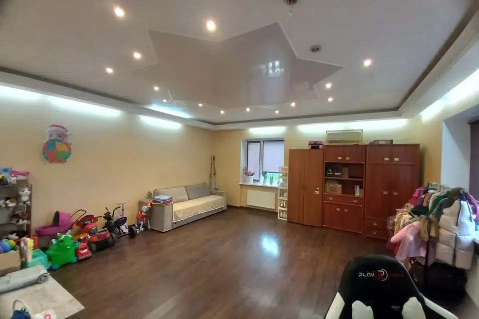 Продаётся 3-этажный дом, 337 м²