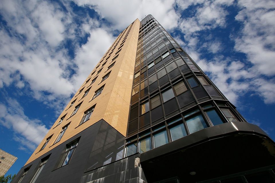 Продаётся 3-комнатная квартира, 181.2 м²