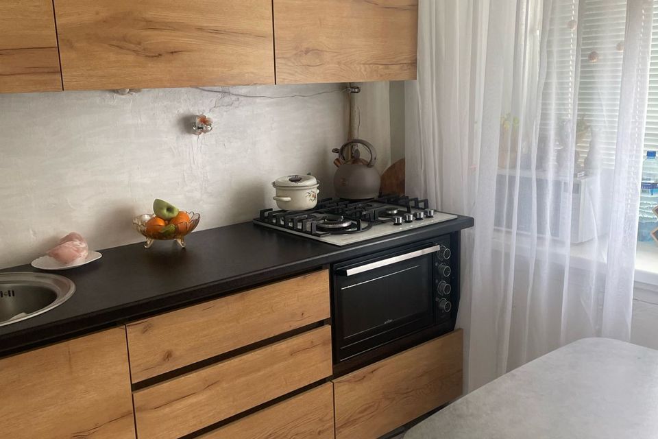 Продаётся 4-комнатная квартира, 62 м²